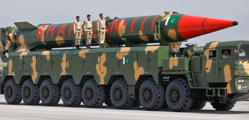 Pakistán dice que reserva 130 ojivas nucleares "sólo para la India"