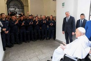 Papa Francisco visitó cárcel romana tras su recuperación