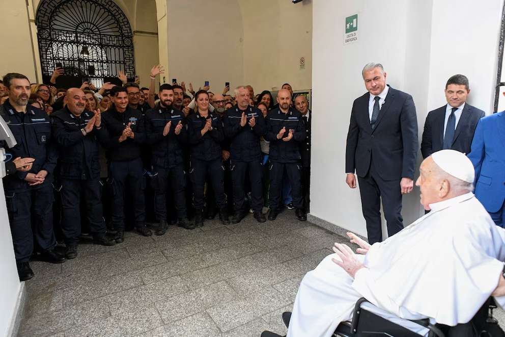 Papa Francisco visitó cárcel romana tras su recuperación