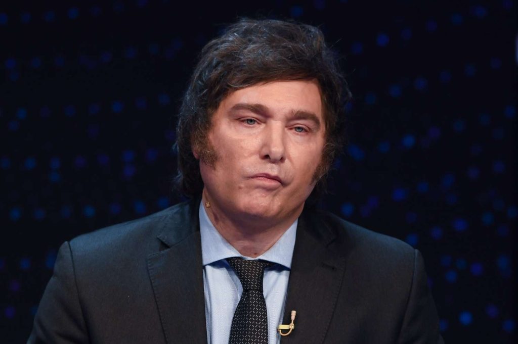 Popularidad de Milei cae hasta en las encuestas afines