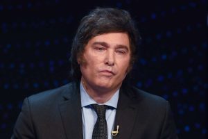 Popularidad de Milei cae hasta en las encuestas afines