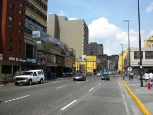 Por rumbas y filtraciones denunció a vecino en Santa Teresa