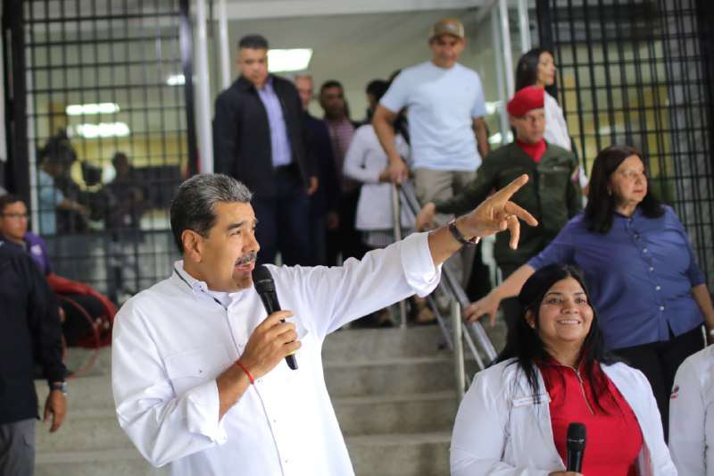 Presidente llama a vencer la guerra económica producto del dólar criminal