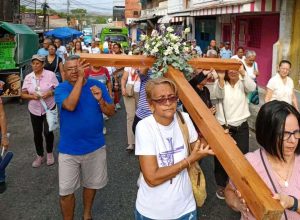 Procesión del Silencio marcó el Sábado Santo en Santa Teresa del Tuy