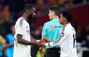 Dos figuras del Real Madrid reaccionaron contra el árbitro y podrían tener una dura sanción