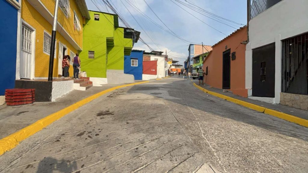 Recuperan la calle 6 del 23 de Enero en San Cristóbal
