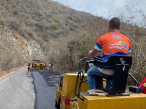 Rehabilitan carretera hacia Ocumare de la Costa de Oro en Aragua