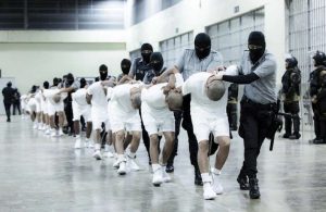 Traslados de Trump a El Salvador podrían aplicarse a estadounidenses