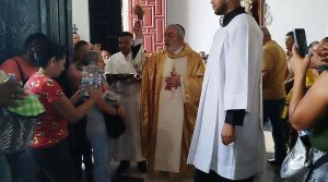 Tuyeros celebran la pascua con bendición de agua y fuego