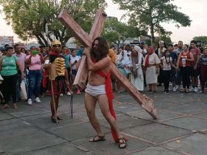 Tuyeros reviven Triduo Pascual con obra de Teatro "El Hijo de Dios"