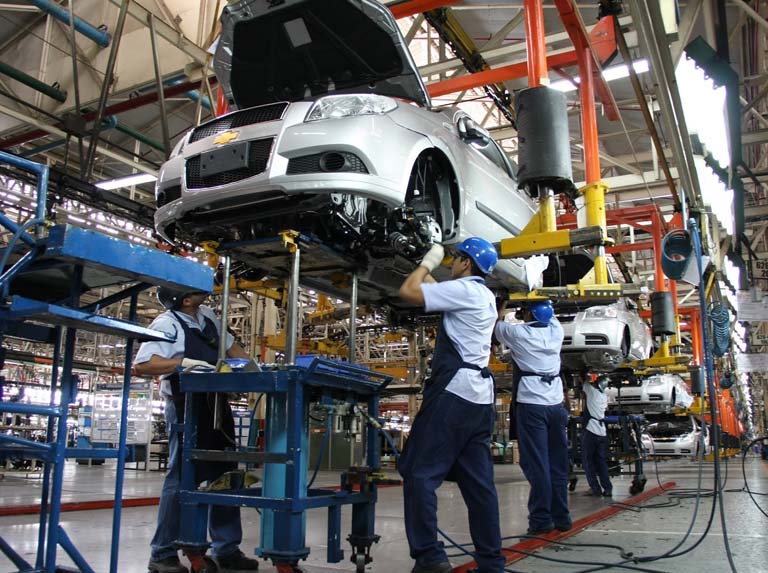 Venezuela impulsa producción nacional de repuestos de carros