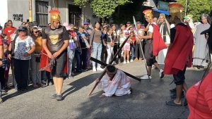 Viacrucis Viviente de Santa Ana rememoró la redención de Cristo