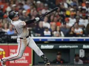 Wilmer Flores mostró su poder en triunfo de los Gigantes