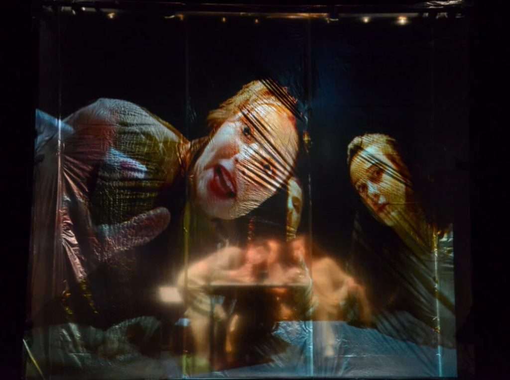 esperando a tres hermanas