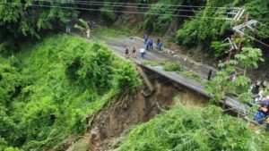 Al menos 10 mil incomunicados por intensas lluvias de las últimas horas
