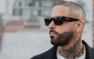 ¡¿Cuánto?! Nicky Jam paga miles de dólares al barbero encargado de sus cortes