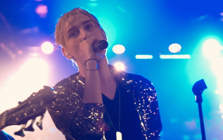 Coxsession I” y revoluciona el rock en español