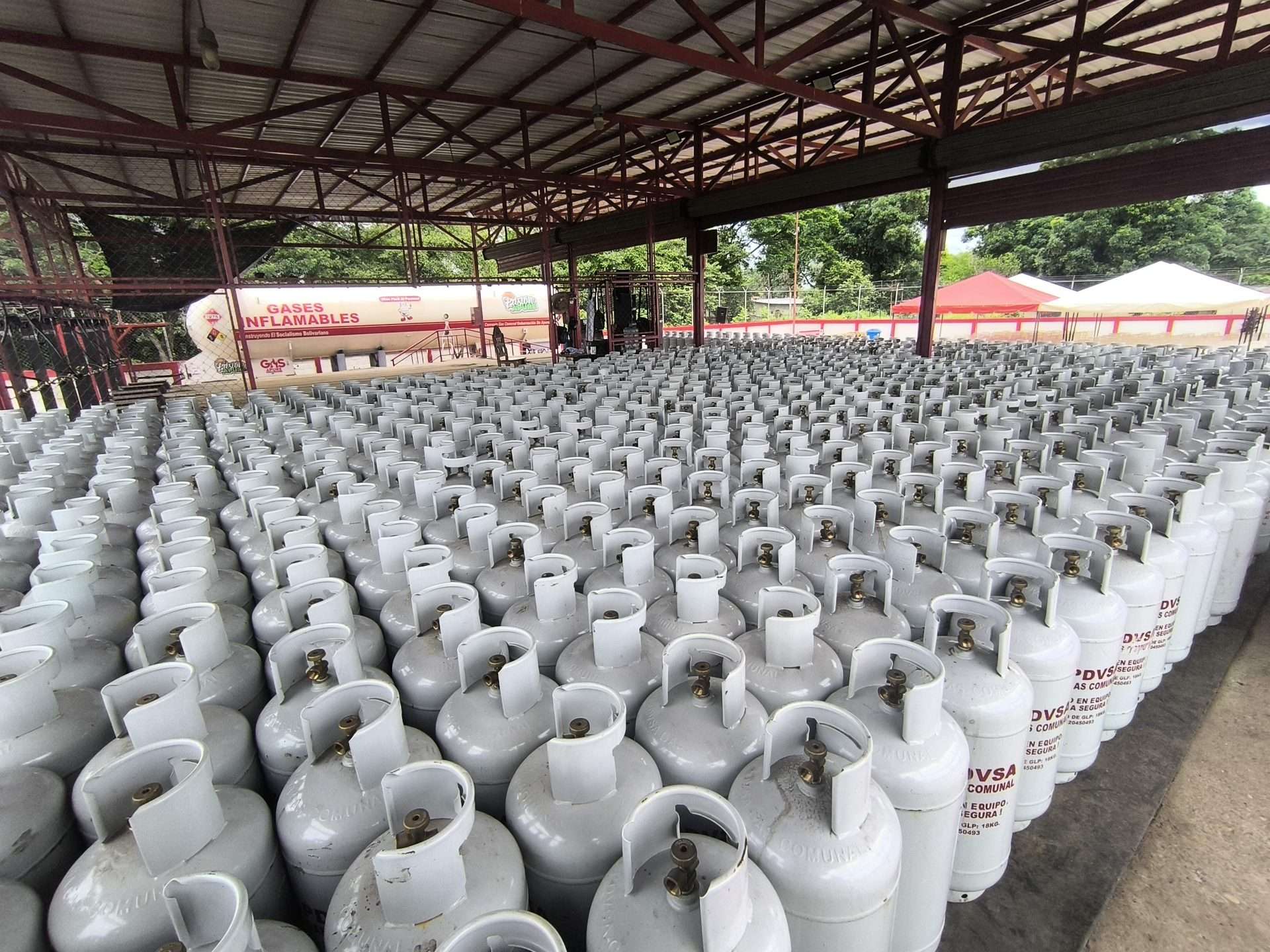 Entregan 1.150 cilindros de GLP a comunidades de Apure