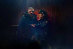 Estragos (2025) opinión - La película de Netflix materializa los peores augurios sobre sus reshoots... hasta que Gareth Evans lo arregla