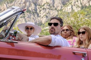 Está arrasando en Prime Video la secuela de una de las comedias más frescas del cine reciente. Pero 'Otro pequeño favor' parece una excusa para unas vacaciones pagadas