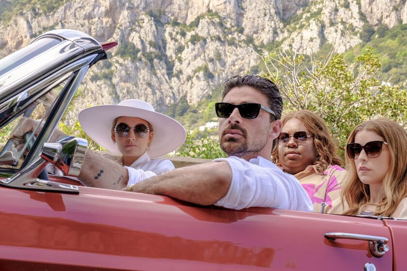 Está arrasando en Prime Video la secuela de una de las comedias más frescas del cine reciente. Pero 'Otro pequeño favor' parece una excusa para unas vacaciones pagadas