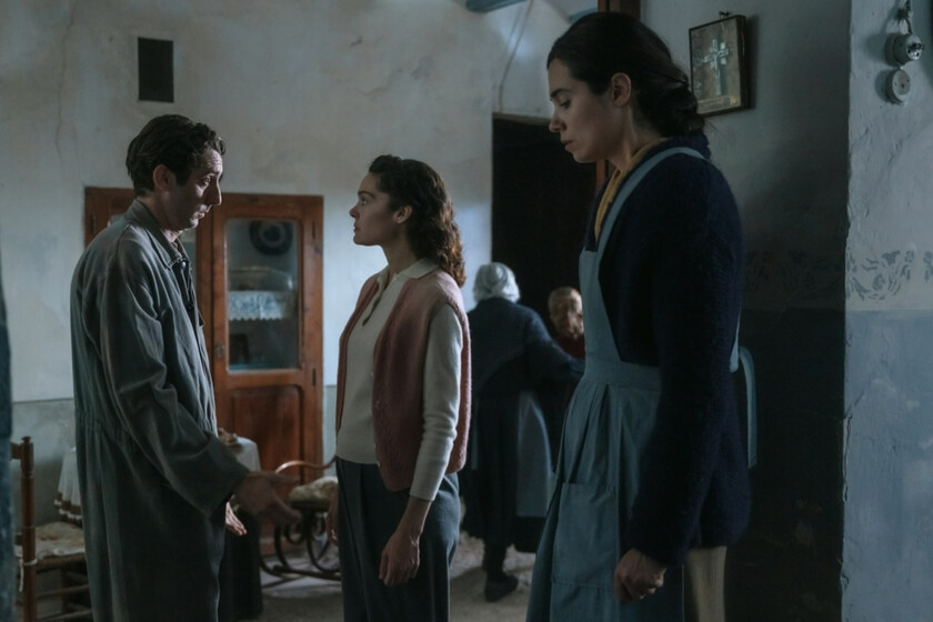 La Buena Letra (2025), crítica. La película elimina florituras del drama de posguerra para hacer una bella oda a las miradas y los gestos que no son reconocidos