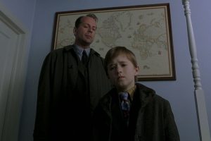 Hoy en TV, la magnífica película con la que M. Night Shyamalan convirtió un recurso narrativo en un fenómeno pop: 'El sexto sentido'