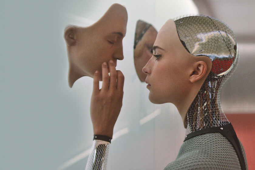 Este elegantísimo viaje al futuro ganó el Oscar y se convirtió en una de las mejores películas de Alex Garland. Hoy en TV: 'Ex Machina'