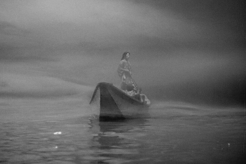 Si te repele ‘La isla de las tentaciones’, pero quieres ver el bello arte de la seducción y la decadencia, tienes lo que buscas en ‘Cuentos de la luna pálida’