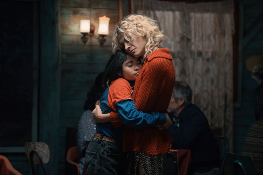 'La misteriosa mirada del flamenco', impresionante debut sobre la epidemia del sida, más interesante que las películas de Carla Simón y Julia Ducournau en Cannes 2025