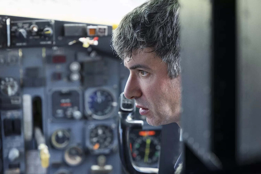 La mayoría de actores aprenden a montar a caballo o tocar el piano para hacer una serie o película. Nathan Fielder ha aprendido a pilotar un Boeing 737