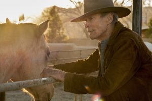 "Hay directores que pierden el toque a cierta edad, pero yo no soy uno de ellos". Clint Eastwood cumple 95 años sin pelos en la lengua