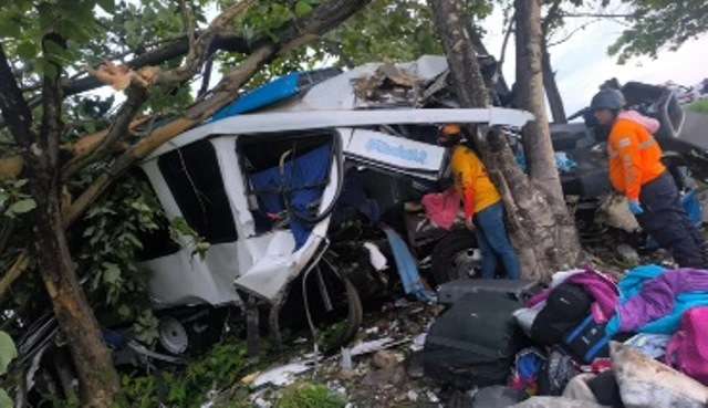 Accidente de tránsito deja tres muertos en Barinas y al menos 15 heridos