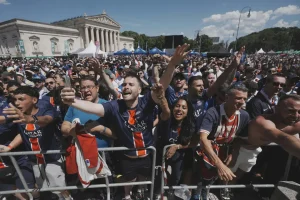 Aficionados inundan las calles de Múnich en vísperas a la final de la Liga de Campeones
