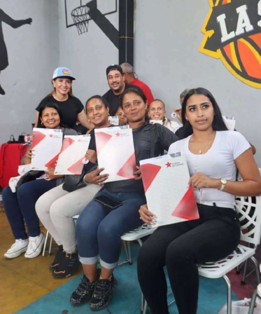 Alcaldía de Caracas cierra refugio en La Silsa tras entregar viviendas