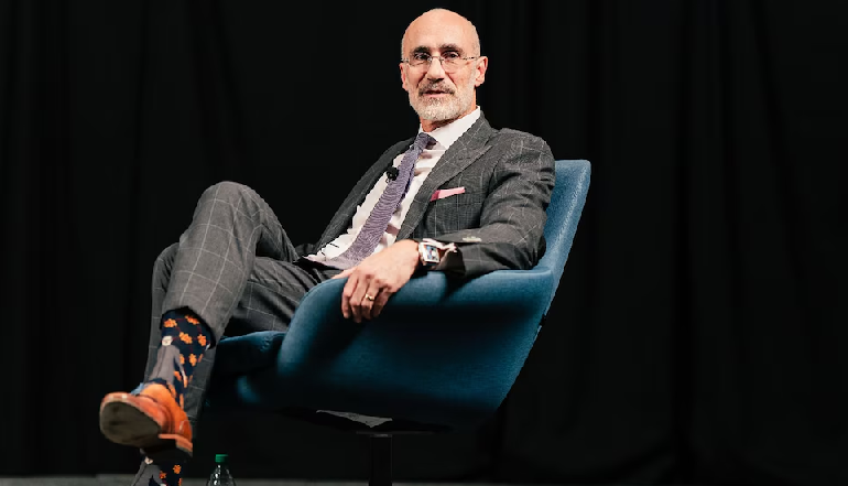 Los 3 pasos que recomienda el catedrático de Harvard Arthur Brooks para lograr la calma emocional