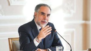 Benedetti denuncia «fraude» del Senado para «hundir» la consulta a reforma laboral