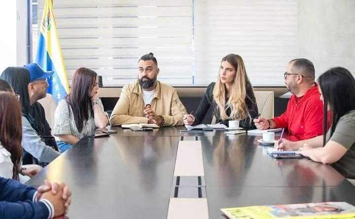 Camila Fabri se reúne con familiares de migrantes