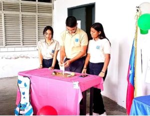 Caravana de la Química lleva experimentos científicos a jóvenes de El Toco