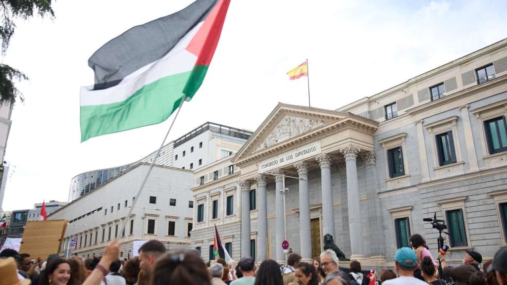 Congreso de España aprueba embargo de compra de armas a Israel