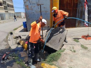 Continúa el mantenimiento del sistema de aguas servidas en Cumaná 