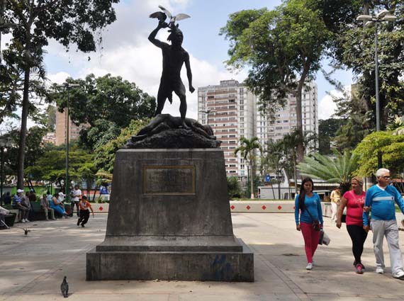 Dejaron como nueva la plaza Guaicaipuro de Los Teques