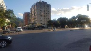 Denunció a su vecina por tildarla de chismosa