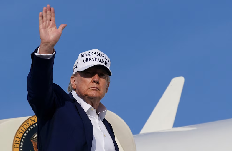 Donald Trump acusó a Putin de estar 'completamente loco' y advirtió que querer toda Ucrania podría llevar a la caída de Rusia