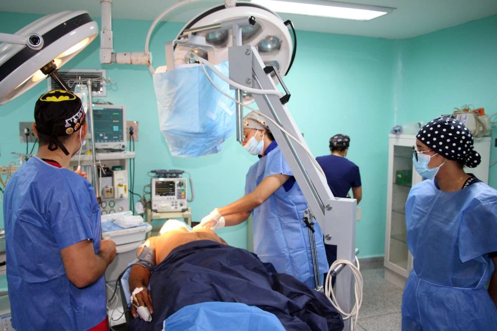 Exitosa jornada quirúrgica de cataratas y marcapasos en Barinas