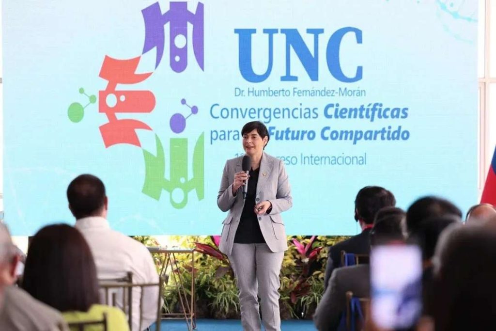 Expertos de varios países hablan sobre ciencia en Ivic