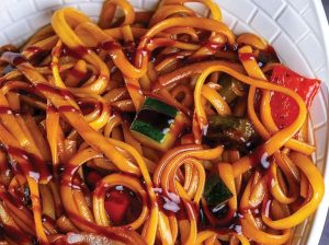 Fideos chinos con vegetales salteados