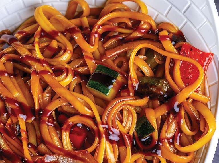 Fideos chinos con vegetales salteados