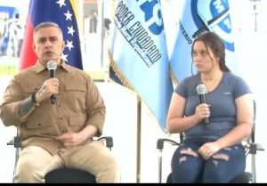 Fiscal general recibe a madre y abuela de la niña retenida por el gobierno estadounidense