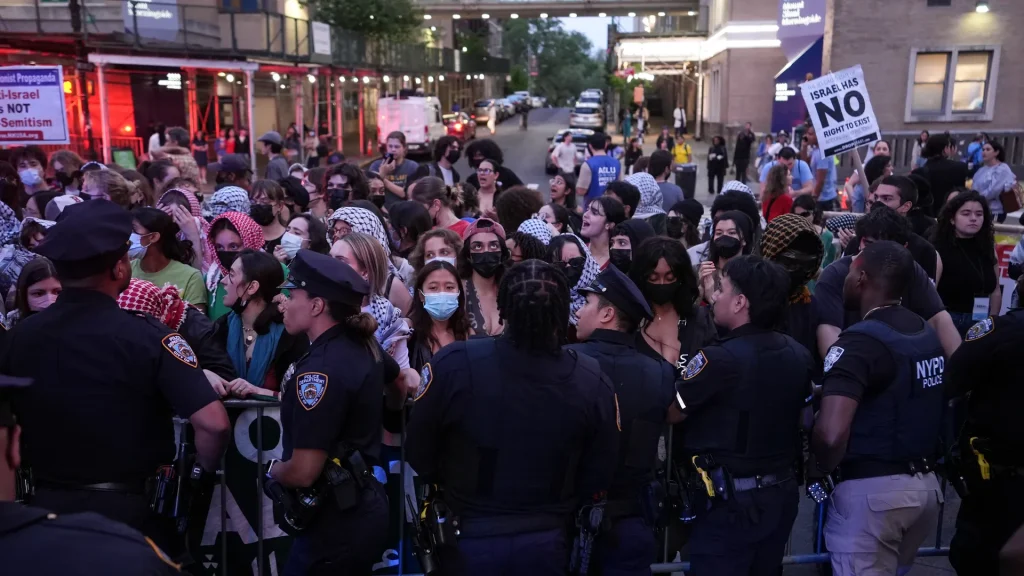 Gobierno de Trump reprime y revisa visas de estudiantes pro palestinos